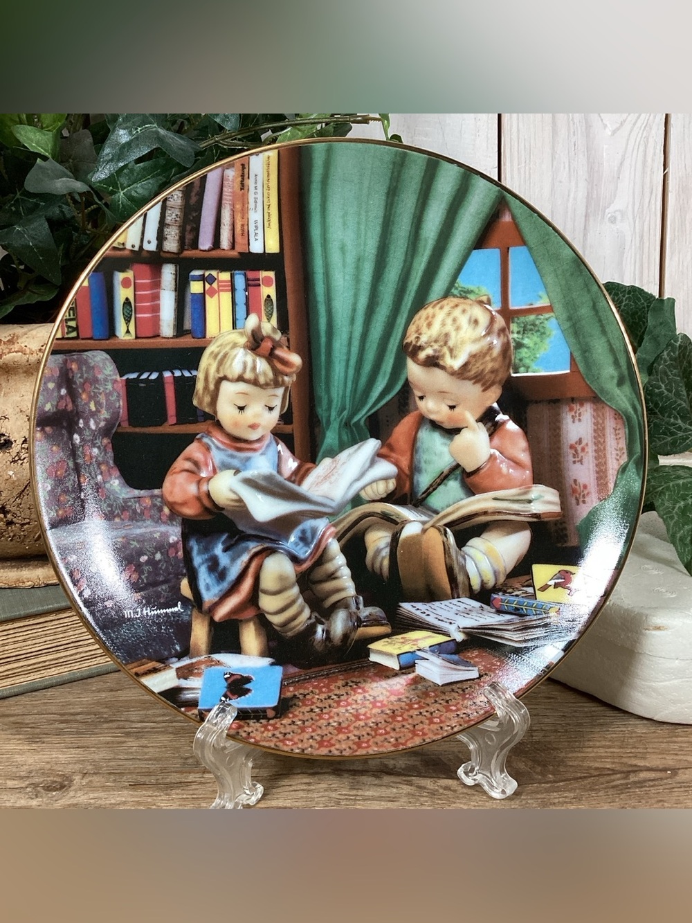 M.I. Hummel 1990 “Budding Scholars”, Little Companions Plate Danbury Mint #Q9971